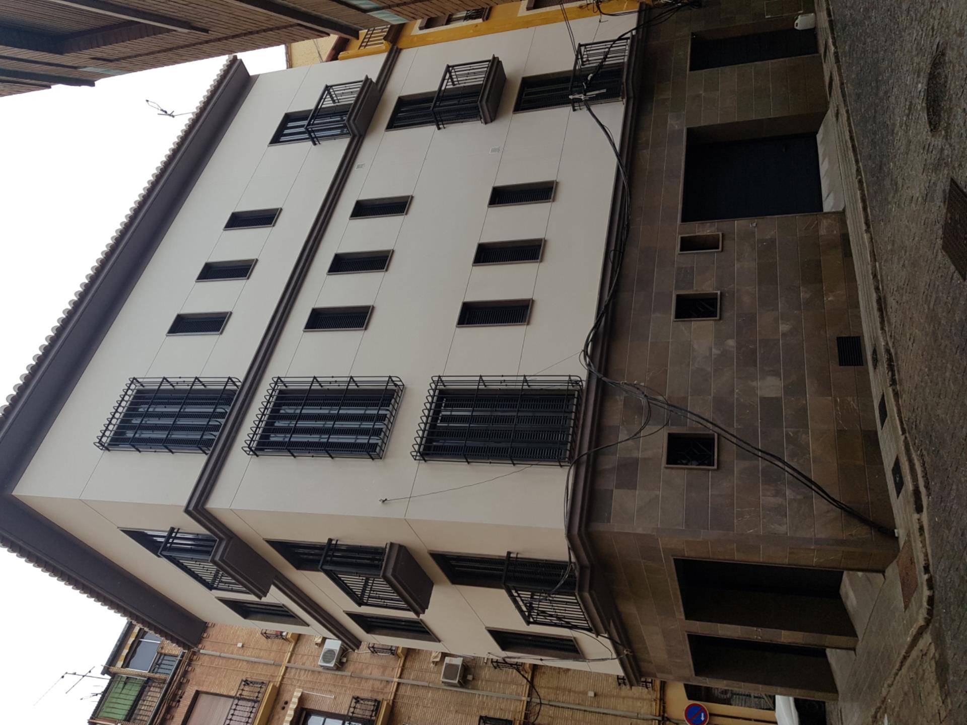 3 Viviendas y garajes en Calle Laurel Alta
