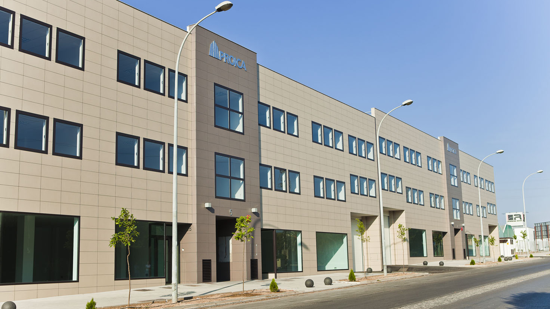 Complejo de Naves y Oficinas -PROICA S.A.-